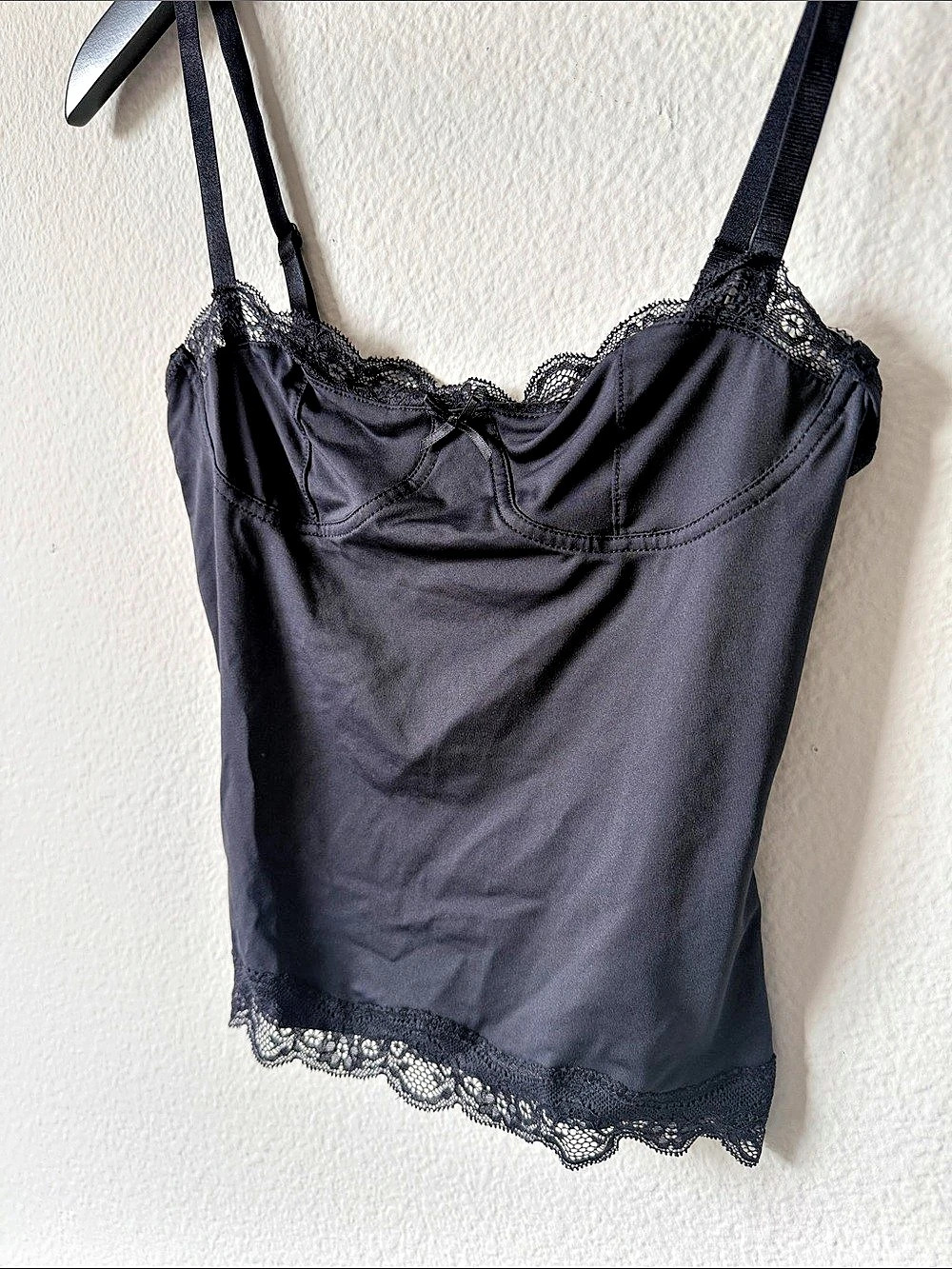 Lioness Lace Trim Cami in Black Size XS Like New